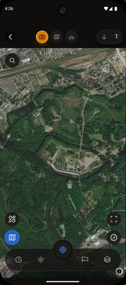 Discovera map screen: a satellite image of Brest
